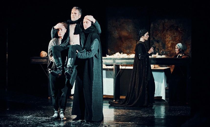 Материнское поле