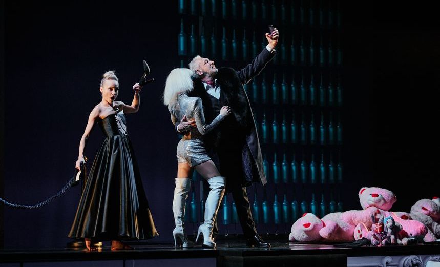 Красавец мужчина