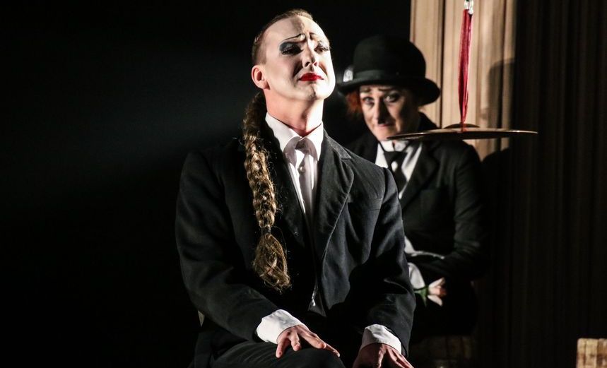 Барабаны в ночи