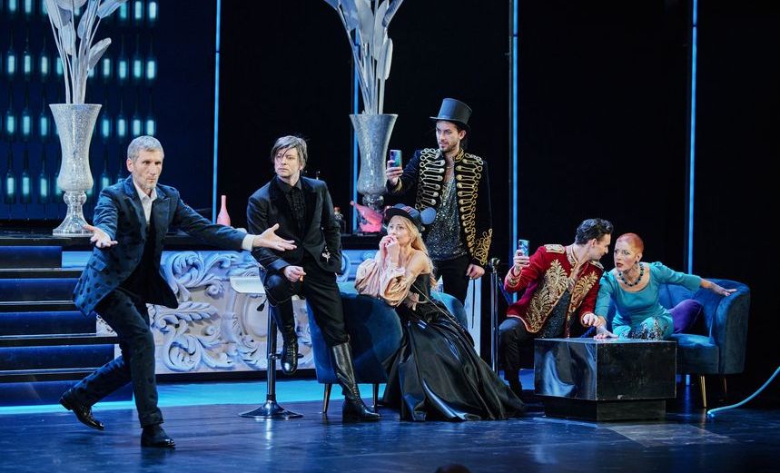 Красавец мужчина